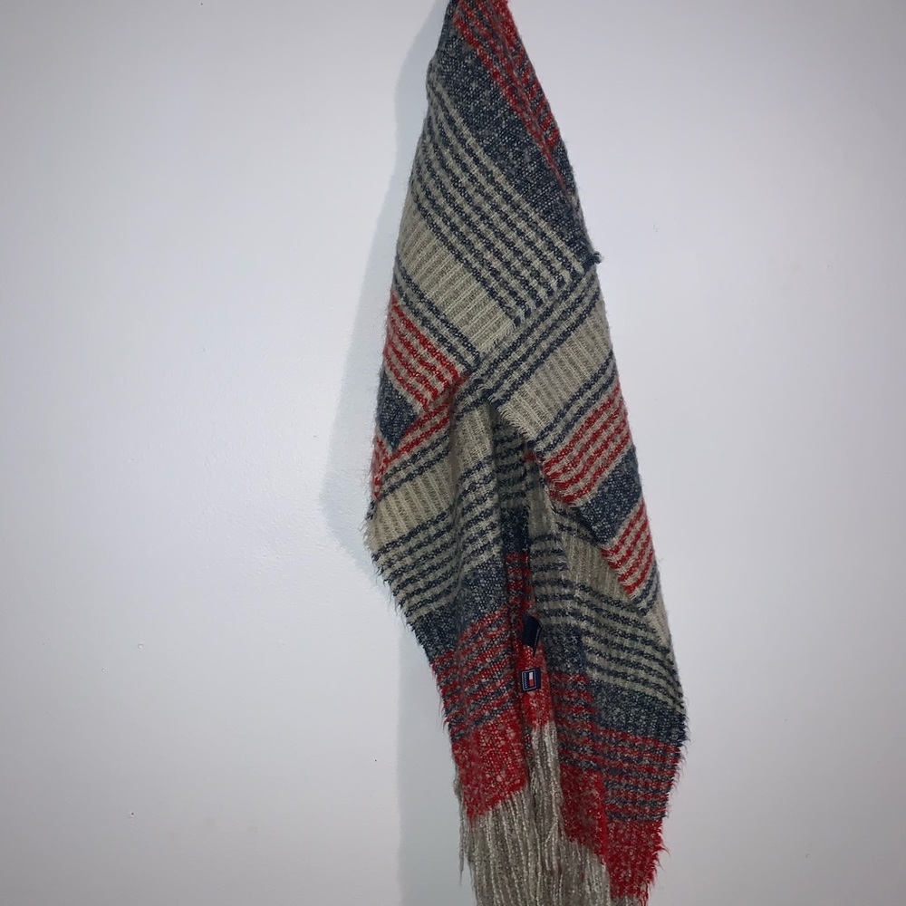 Tommy Scarf